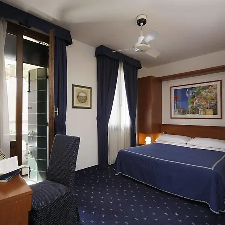 Roberta Hotel 3*