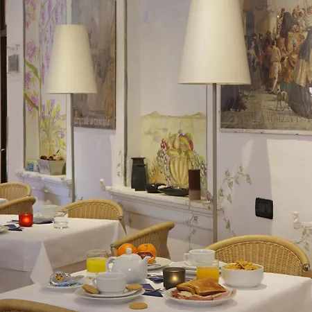 Roberta Hotel 3*